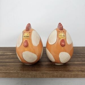 Chicken salt and pepper shakers
